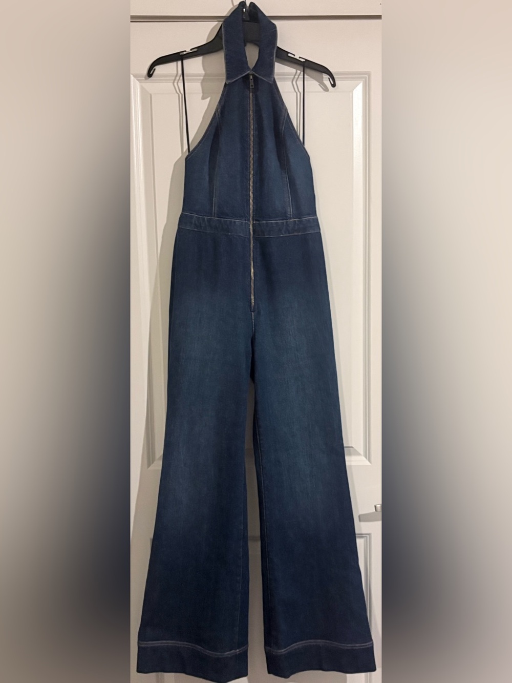 ALICE + OLIVA NOEMI HALTER NECK DENIM JUMPSUIT SIZE 27/4